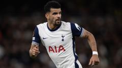 Dominic Solanke applauds Tottenham supporters